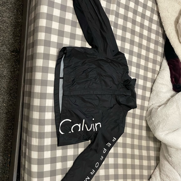 Calvin Klein Crop - Picture 2 of 2